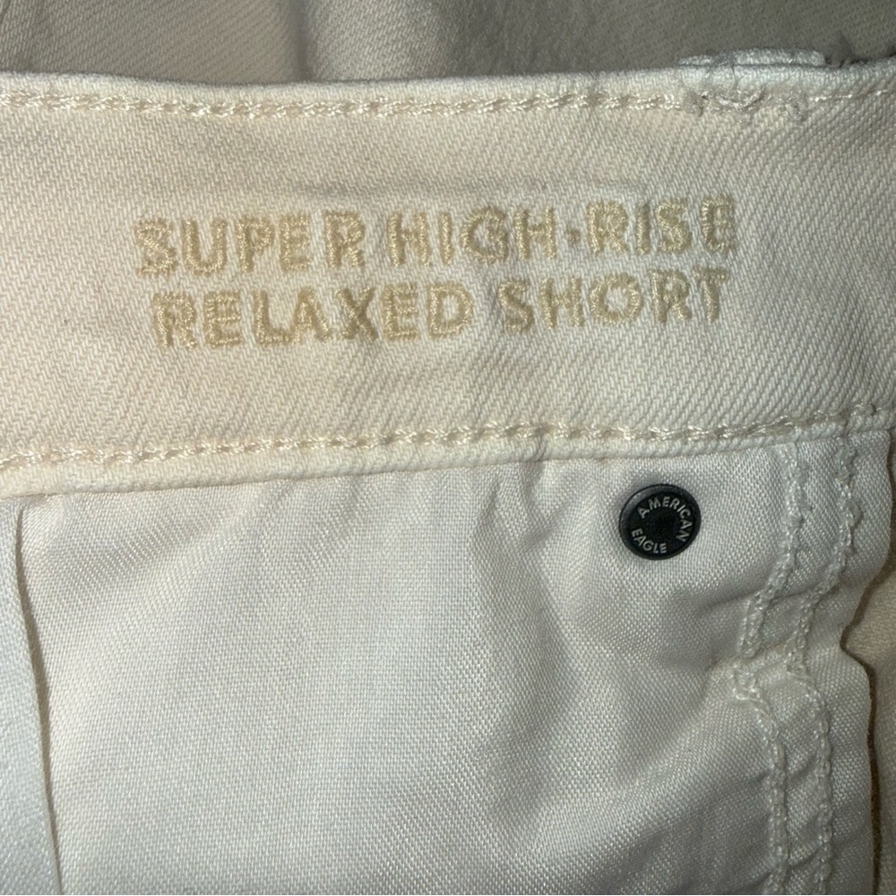 American Eagle Super High Rise Relaxed Denim Shorts Cream Sz 10/30 NWT new - Picture 7 of 10